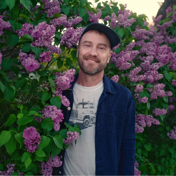 Meet your Poshers, Jana & David - Picture 7 of 8